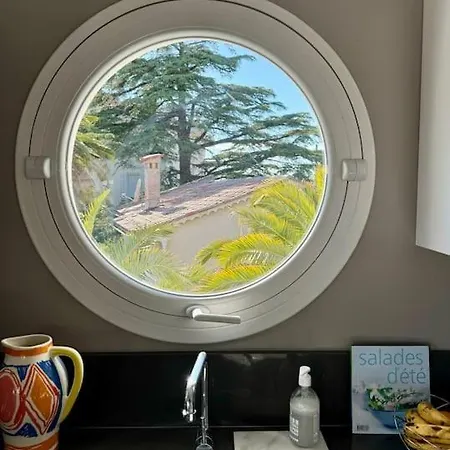 Villa Provencale Avec Vue Mer, Proche Centre Et Plages. *