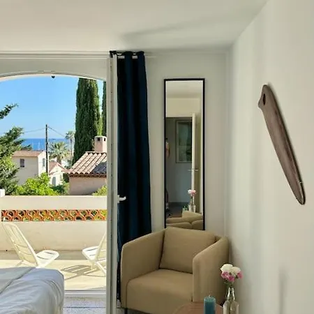Villa Provencale Avec Vue Mer, Proche Centre Et Plages.