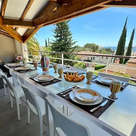 Villa Provencale Avec Vue Mer, Proche Centre Et Plages. Saint-Raphael (Var)